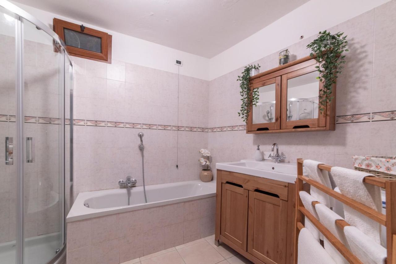 Stupenda Villa Vista Lago 메르고초 외부 사진
