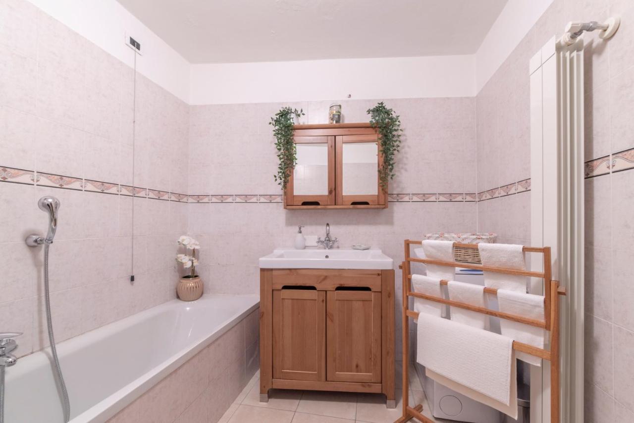 Stupenda Villa Vista Lago 메르고초 외부 사진