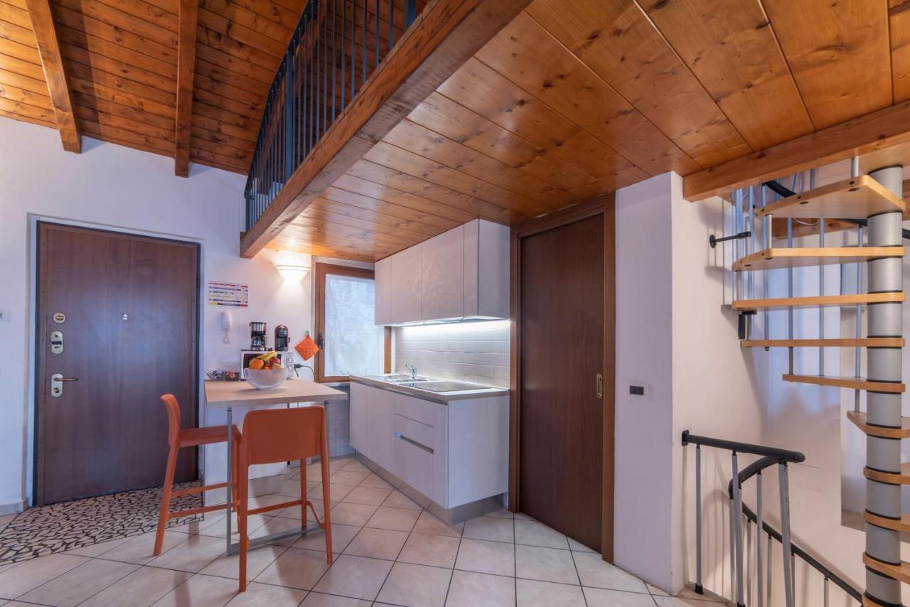 Stupenda Villa Vista Lago 메르고초 외부 사진