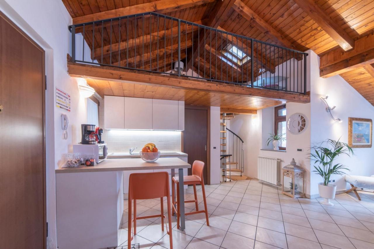 Stupenda Villa Vista Lago 메르고초 외부 사진