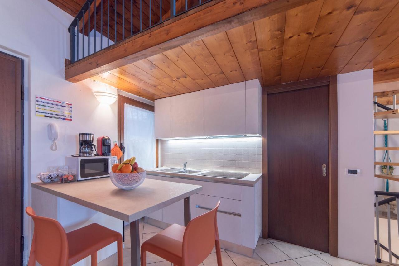 Stupenda Villa Vista Lago 메르고초 외부 사진