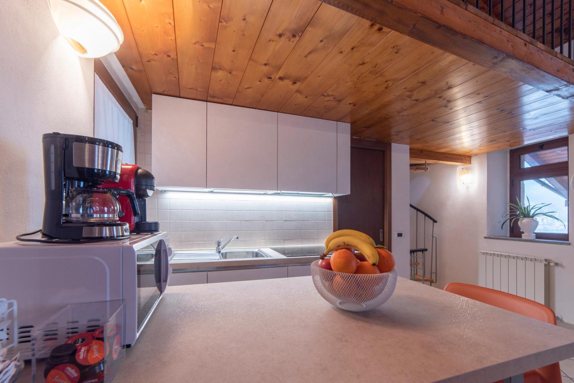 Stupenda Villa Vista Lago 메르고초 외부 사진