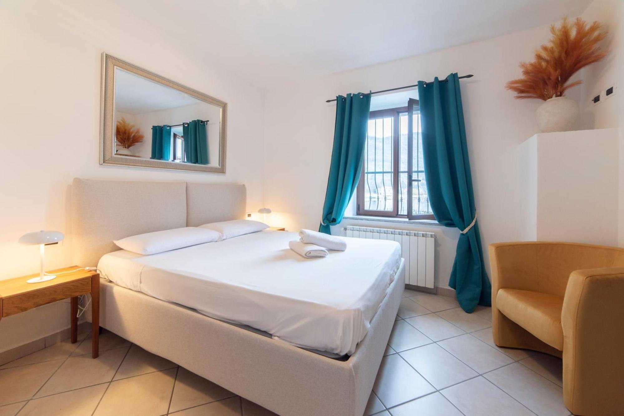 Stupenda Villa Vista Lago 메르고초 외부 사진